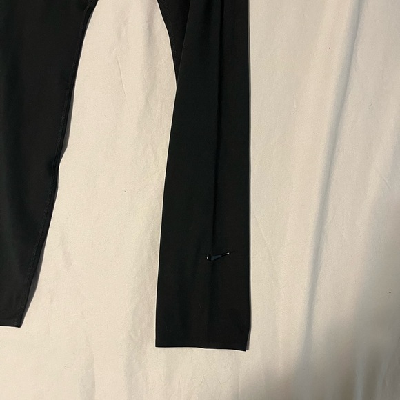 Nike women’s leggings - Picture 2 of 3